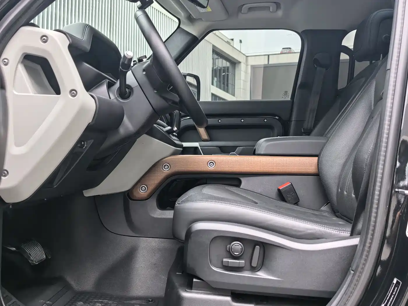 Land Rover Defender 2022 110 P400 X-DYNAMIC HSE фото 6