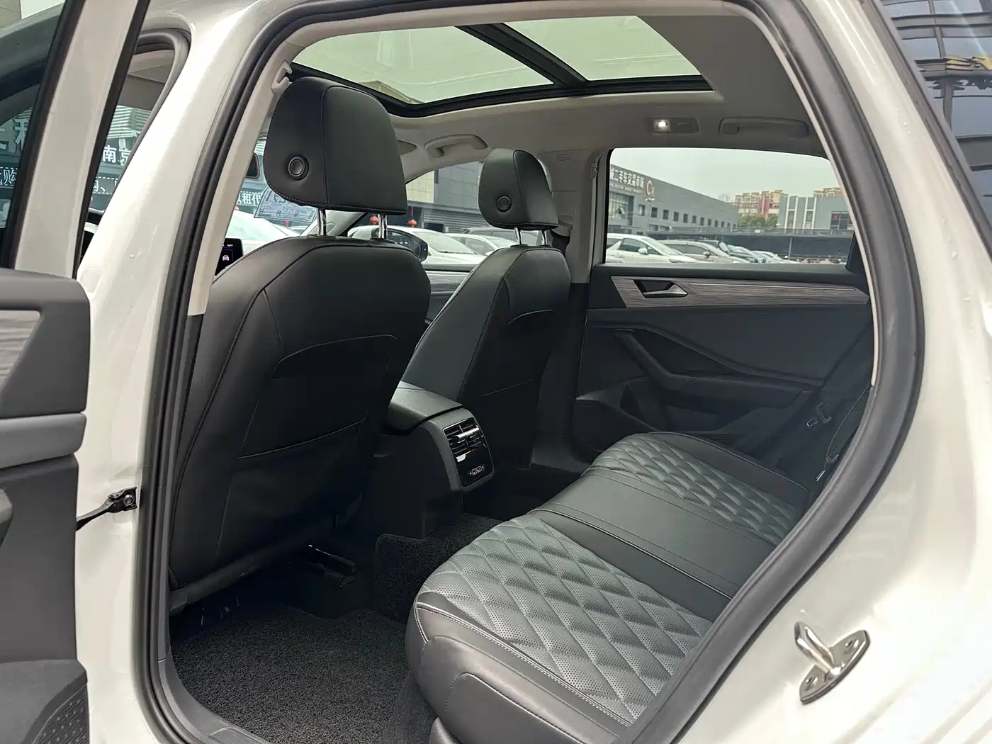 Volkswagen Sagitar 2024 300TSI DSG Surpass Edition фото 10