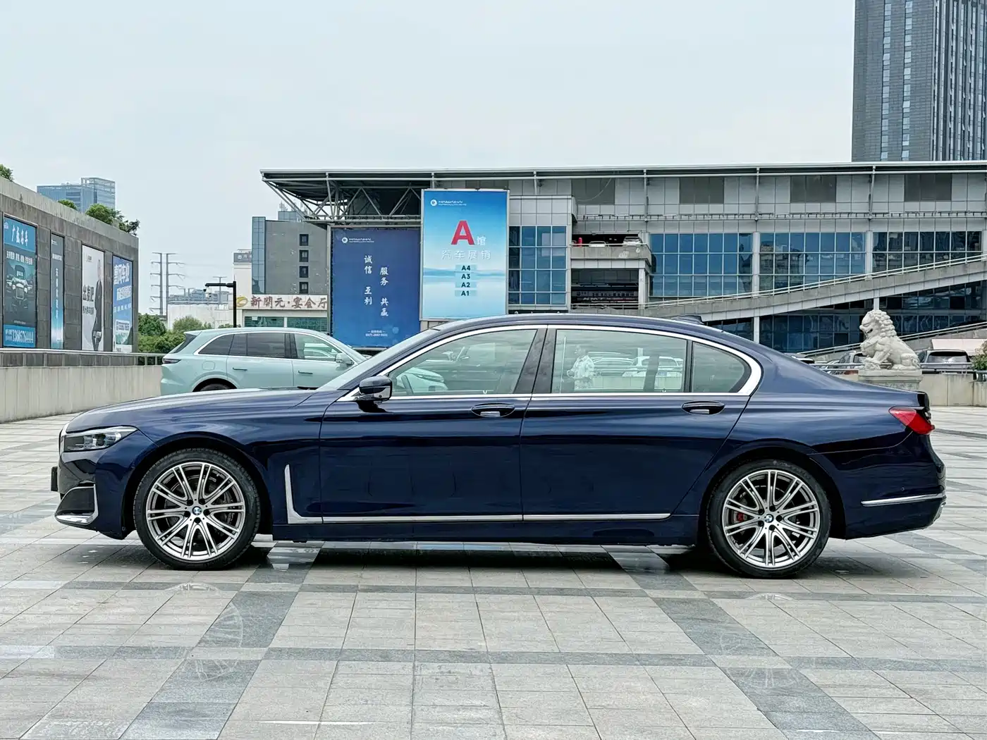 BMW 7 Series 2019 Facelift 740Li xDrive Executive Luxury Package фото 3