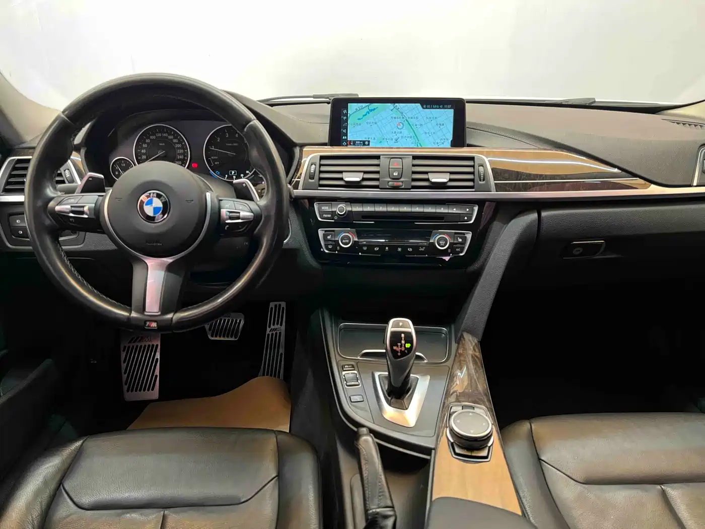 BMW 3 Series 2017 330Li M Sport фото 15
