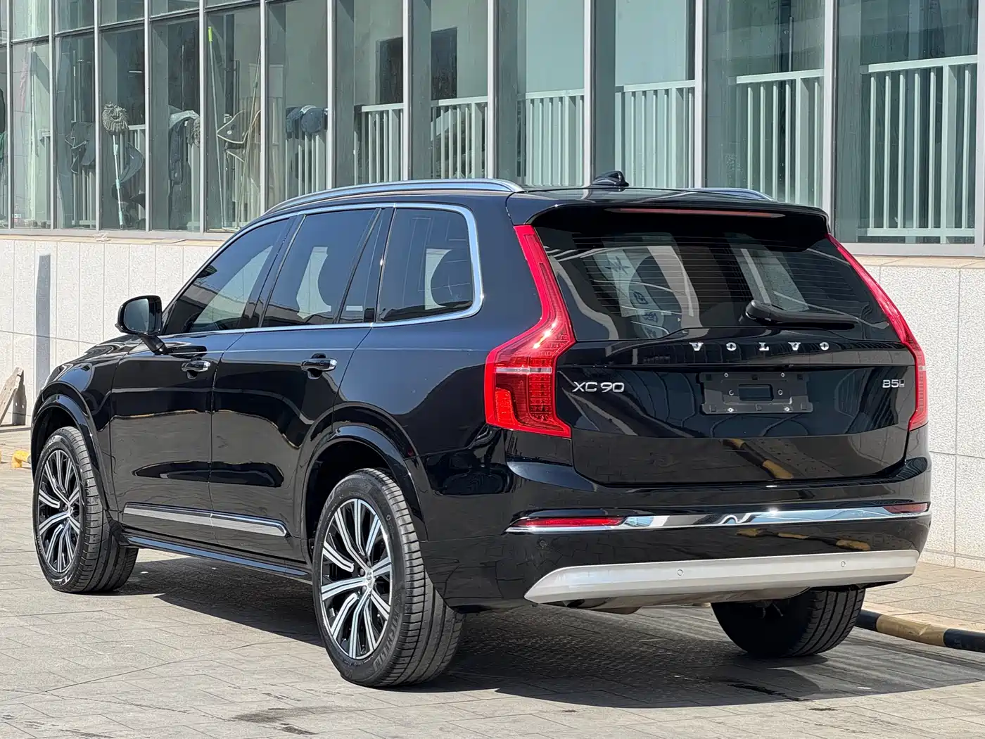 VOLVO XC90