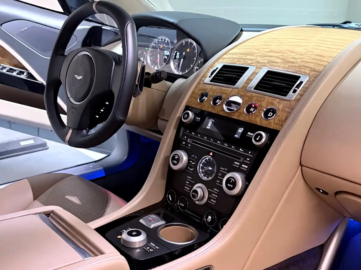 Aston Martin Rapide 2010 6.0L фото 17