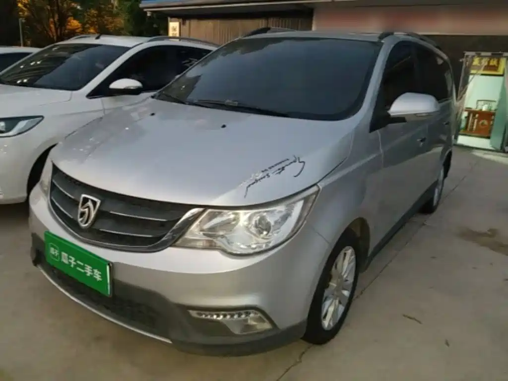 Baojun 730 2015 2014 1.5L Manual Luxury Navigation ESP Edition 7-Seater