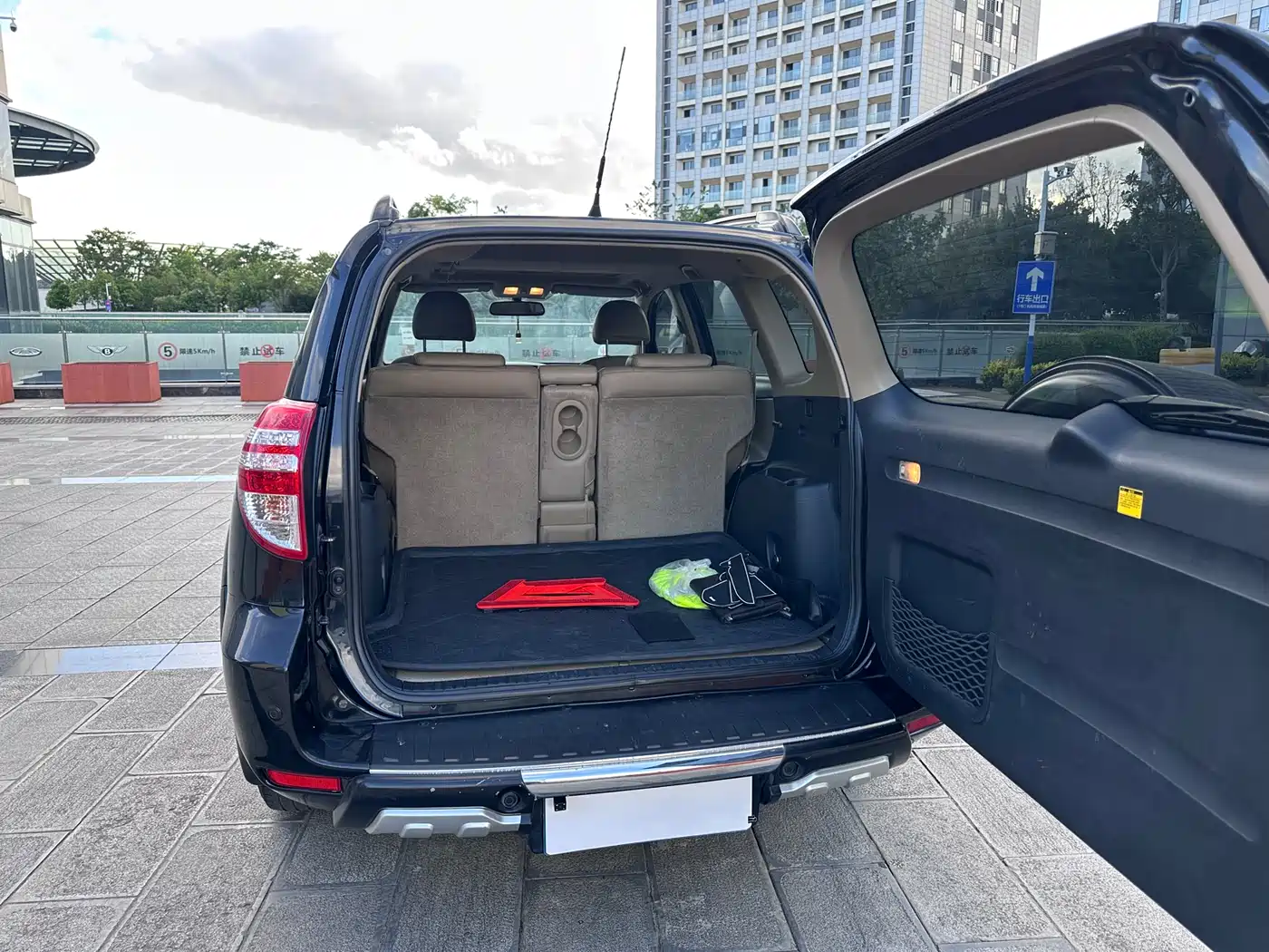Toyota RAV4 Rongfang 2011 2.0L Manual Luxury Edition фото 18