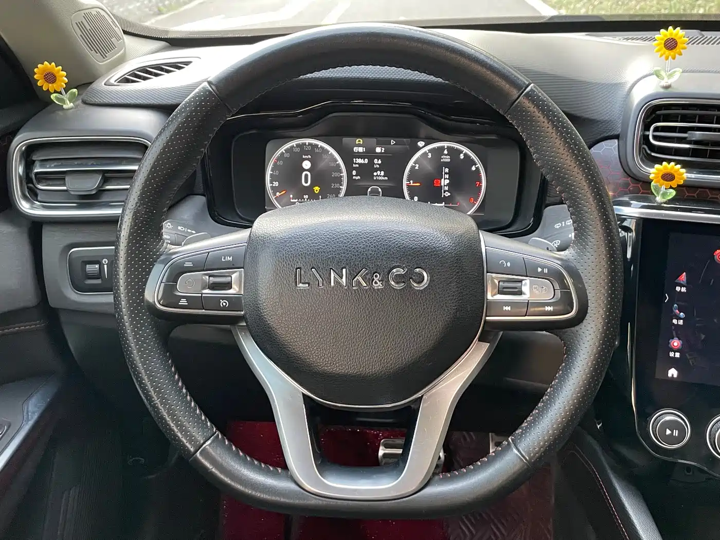 Lynk & Co 02 2018 Model 1.5T DCT 2WD Yao Pro Edition China V фото 11