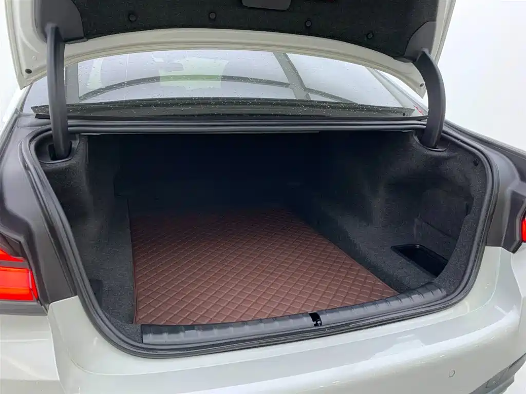 BMW 5 Series 2022 Model Second Facelift 525Li M Sport Package фото 9