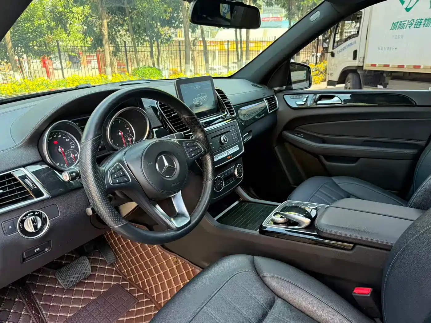 Mercedes-Benz GLS 2017 GLS 400 4MATIC Luxury фото 25