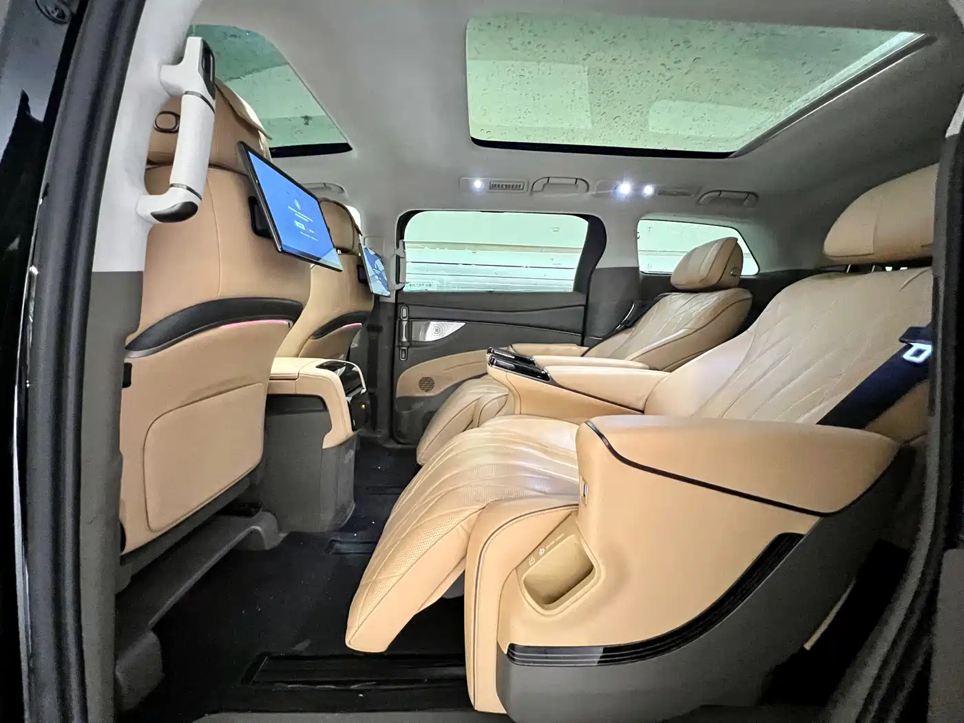 Denza D9 2022 DM-i 970 AWD Flagship фото 10