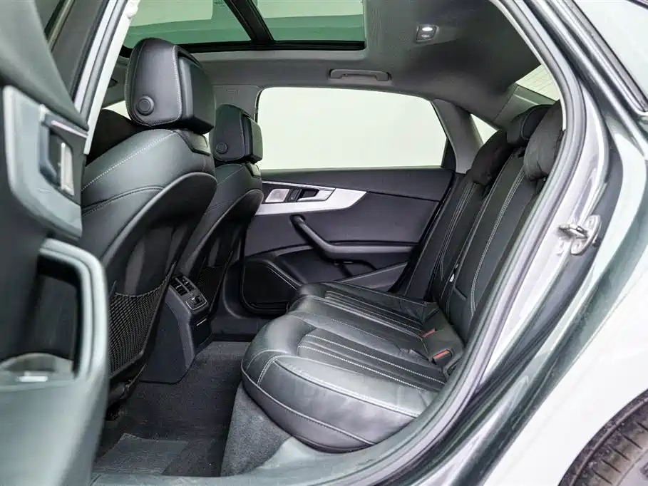 Фото 10 - Audi A4L