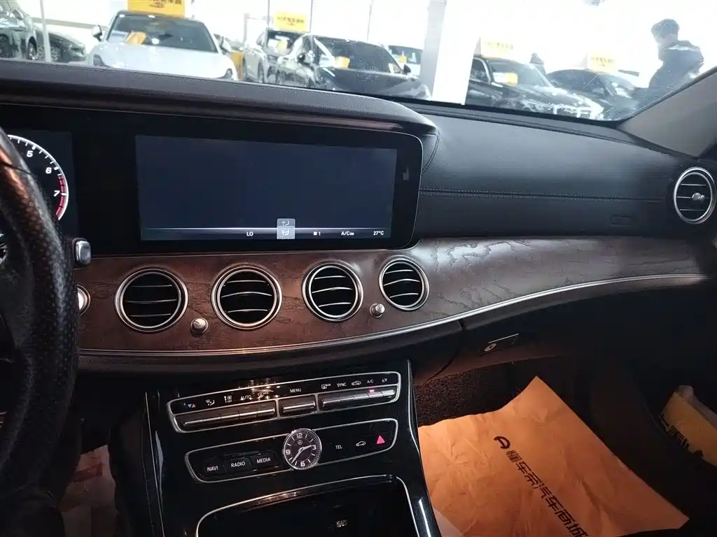 Mercedes-Benz E-Class 2016 E 300 L Luxury фото 5
