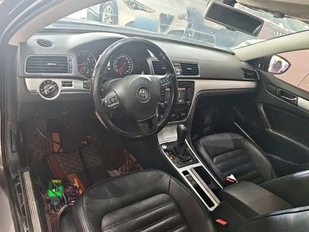 Volkswagen Passat 2014 2.0TSI DSG Executive Edition фото 8