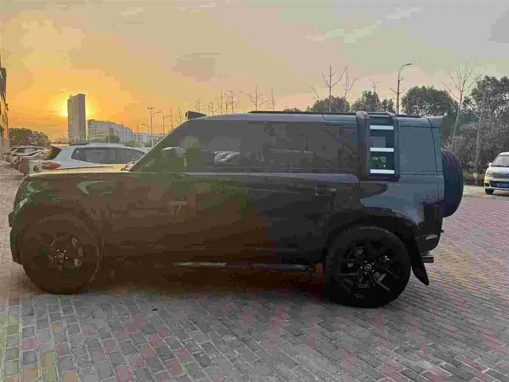 LAND ROVER DEFENDER