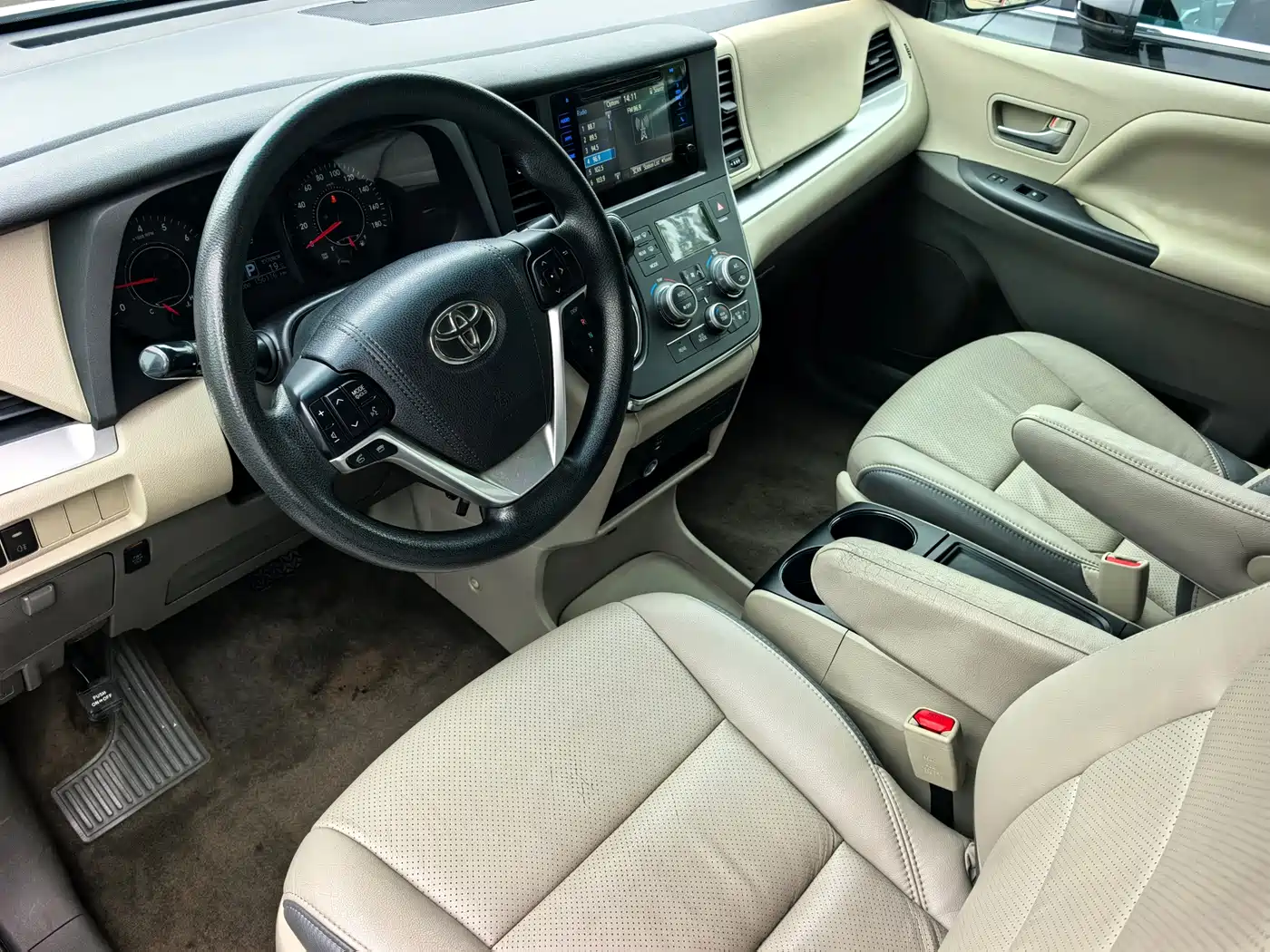 Toyota Sienna 2015 3.5L 4WD L фото 11