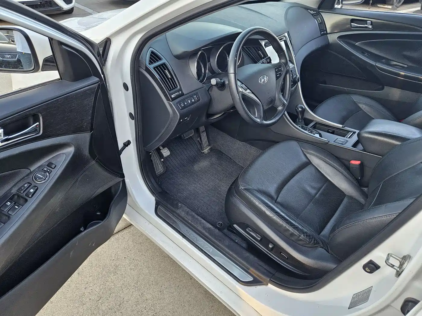 Hyundai Sonata 2013 2.4L Automatic Leading Edition (China IV) фото 5