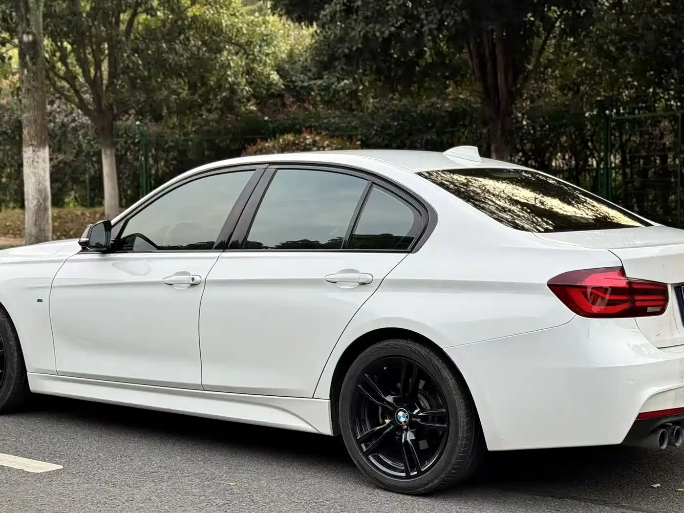 BMW 3 Series 2019 320i M Sport Black Night Edition фото 9