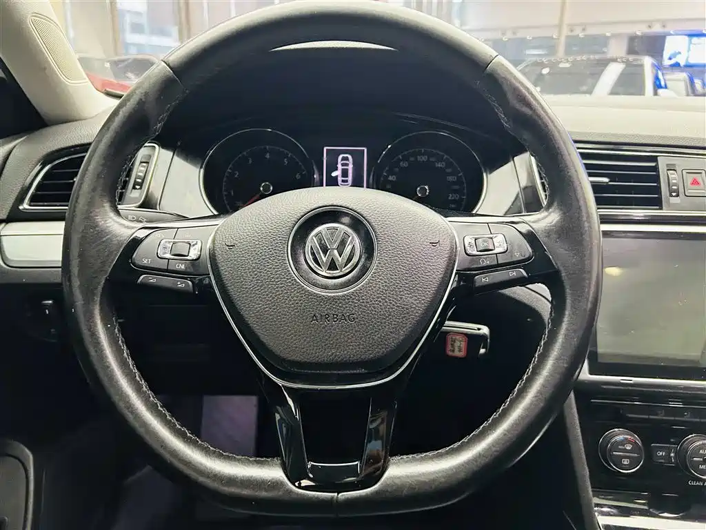 Volkswagen Lamando 2015 280TSI DSG Comfort фото 15
