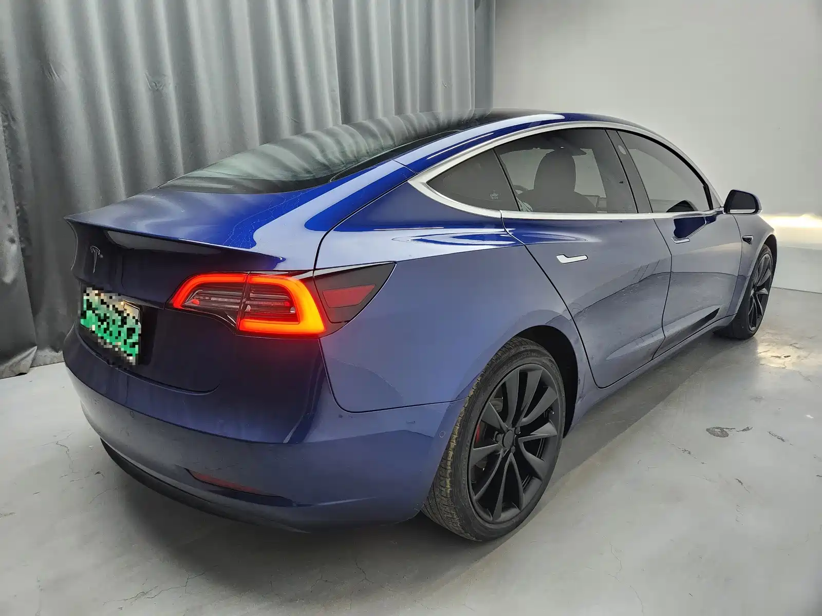 Фото 4 - Tesla Model 3