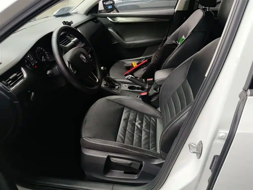 Škoda Octavia 2017 TSI280 DSG ZhiXing фото 15