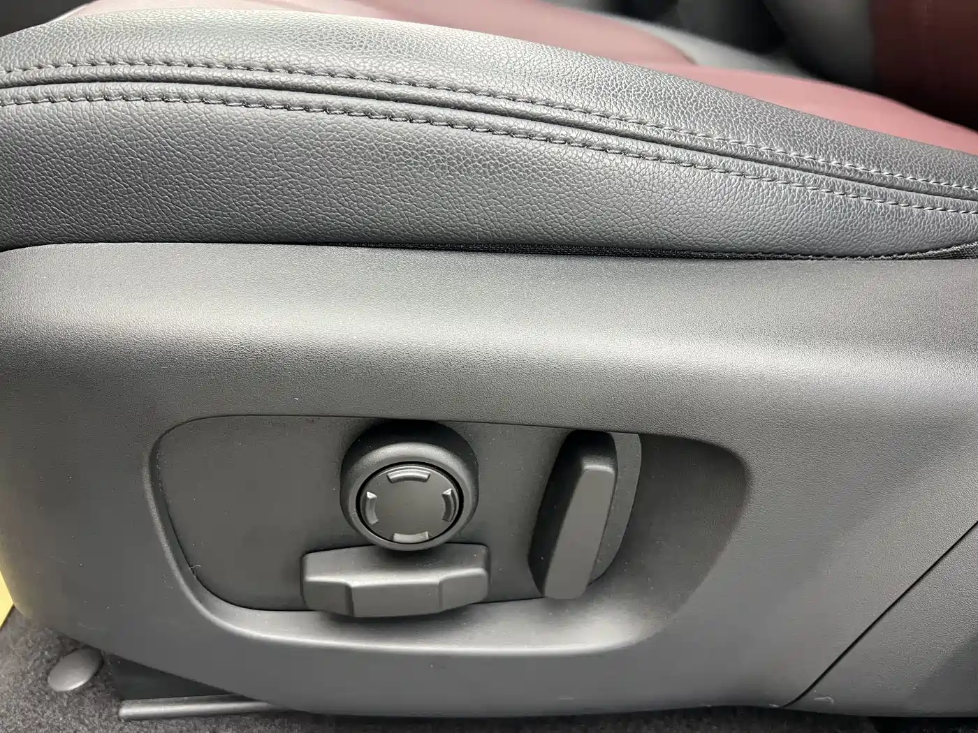 Land Rover Range Rover Evoque 2024 Range Rover Evoque L 249PS Light Master Edition фото 6
