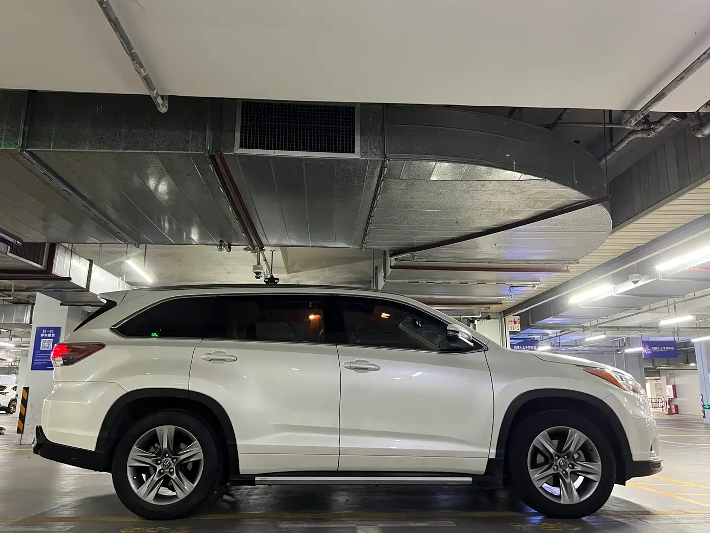 Toyota Highlander 2017 2.0T 4WD Premium 7-Seater фото 45
