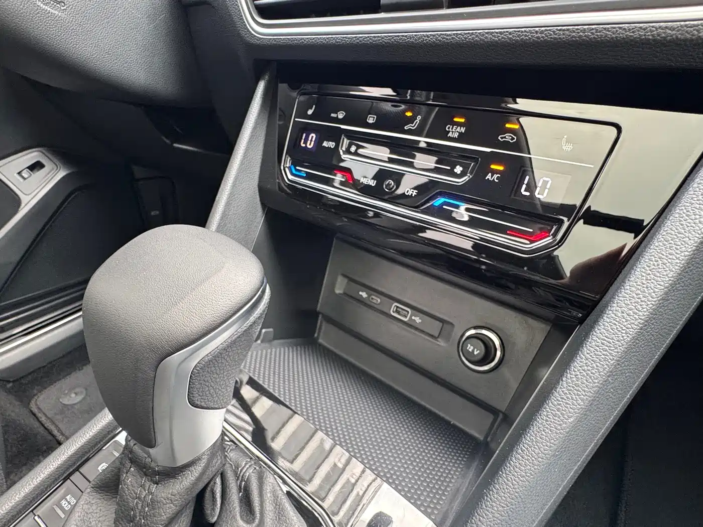 Volkswagen Tiguan L 2024 330TSI Automatic 2WD R-Line Premium Enjoyment Edition фото 28