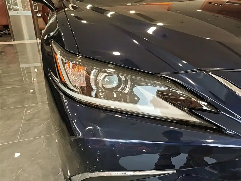 Lexus ES 2022 200 Excellence Edition фото 13