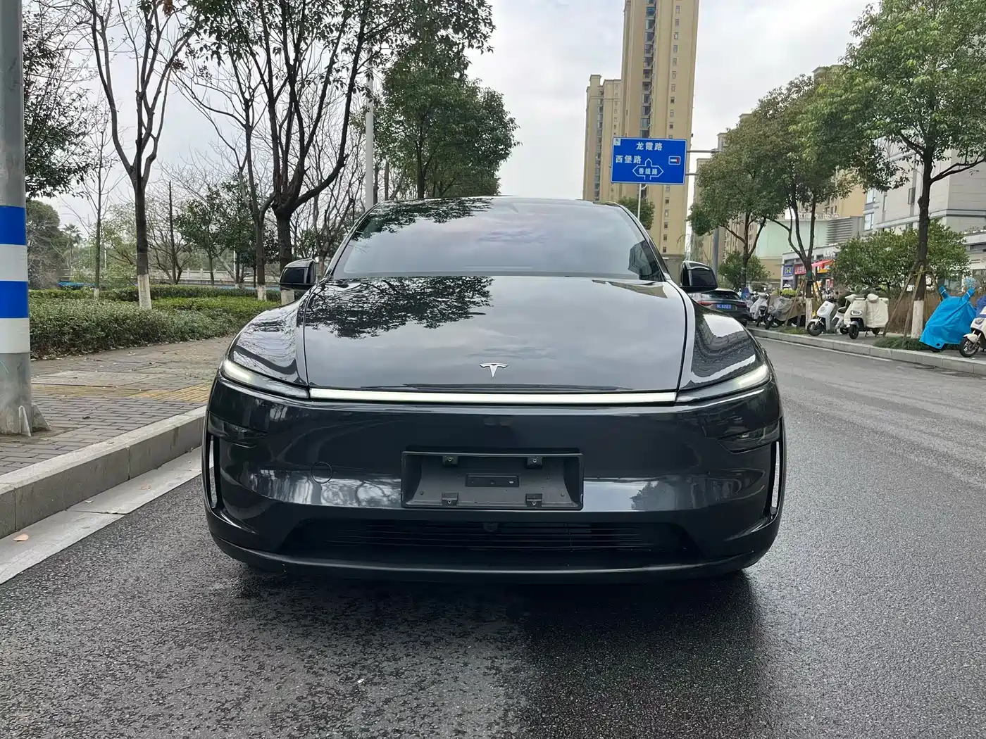 TESLA MODEL Y