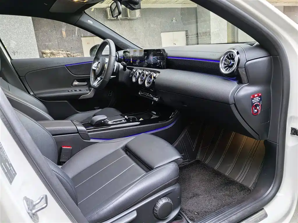 Mercedes-Benz A-Class 2022 A 200 L Sport Sedan Dynamic фото 4
