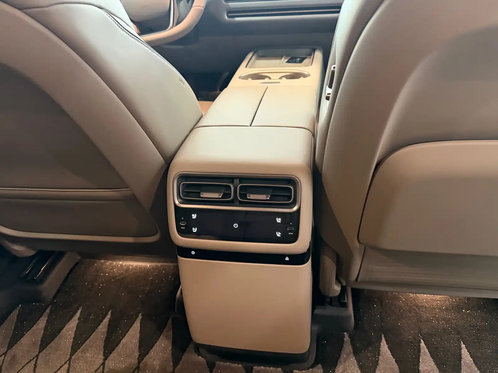 Фото 7 - Li Auto i6