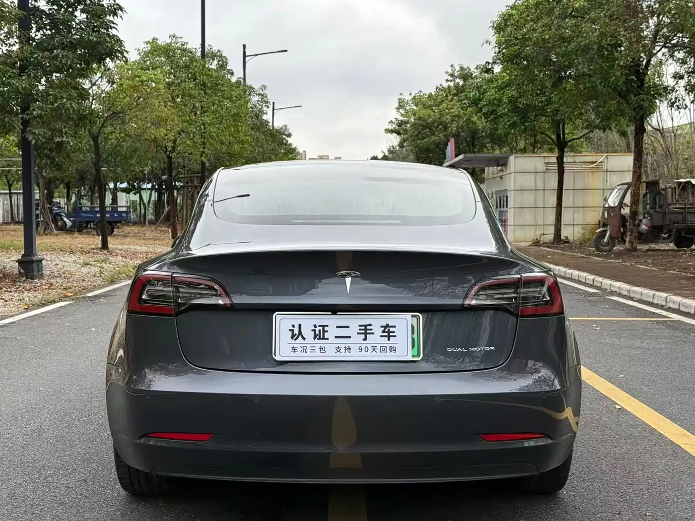 TESLA MODEL 3