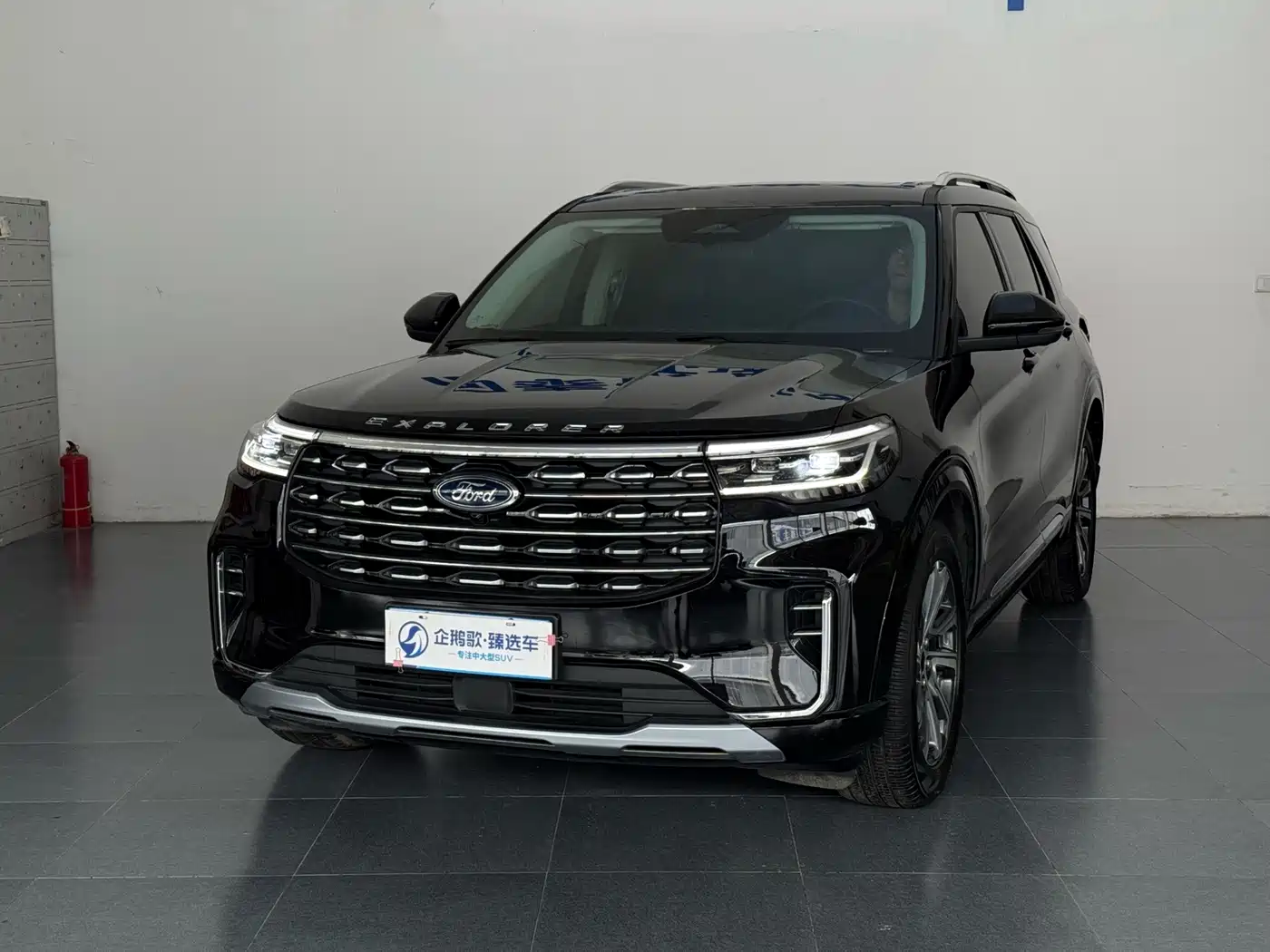 Photo 1 - Ford Explorer