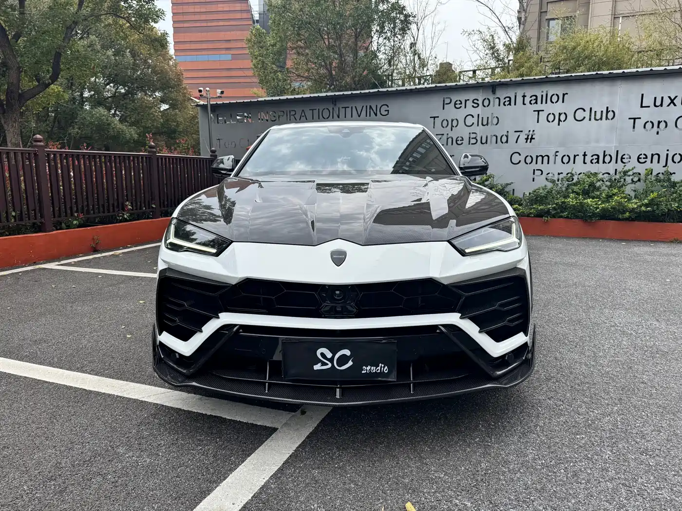 LAMBORGHINI URUS