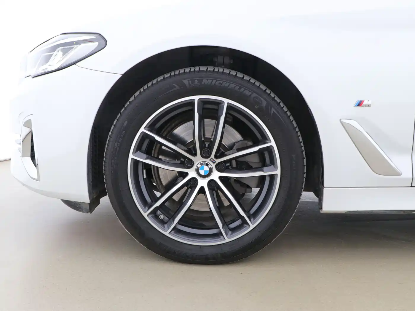 BMW 5 Series 2021 525Li M Sport Package фото 9