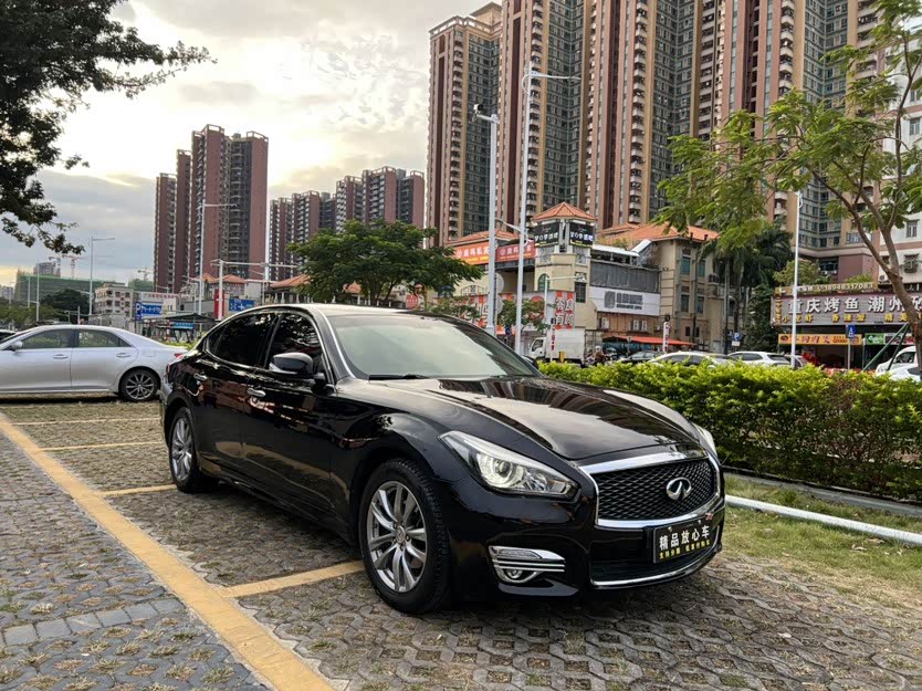 Infiniti Q70