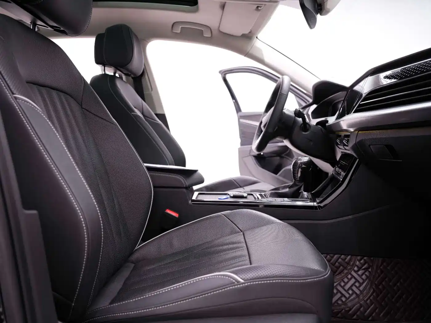Volkswagen Passat 2023 Facelift 330TSI Starlight Luxury Edition фото 26