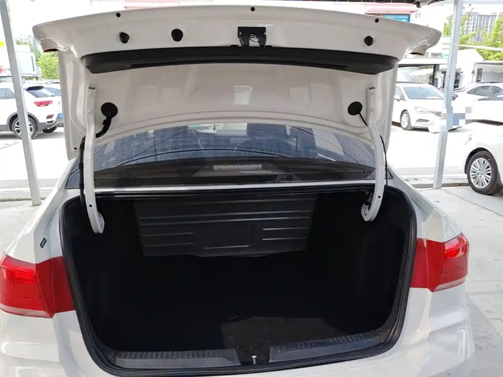 Volkswagen Santana 2018 1.5L Manual Comfort Edition фото 19