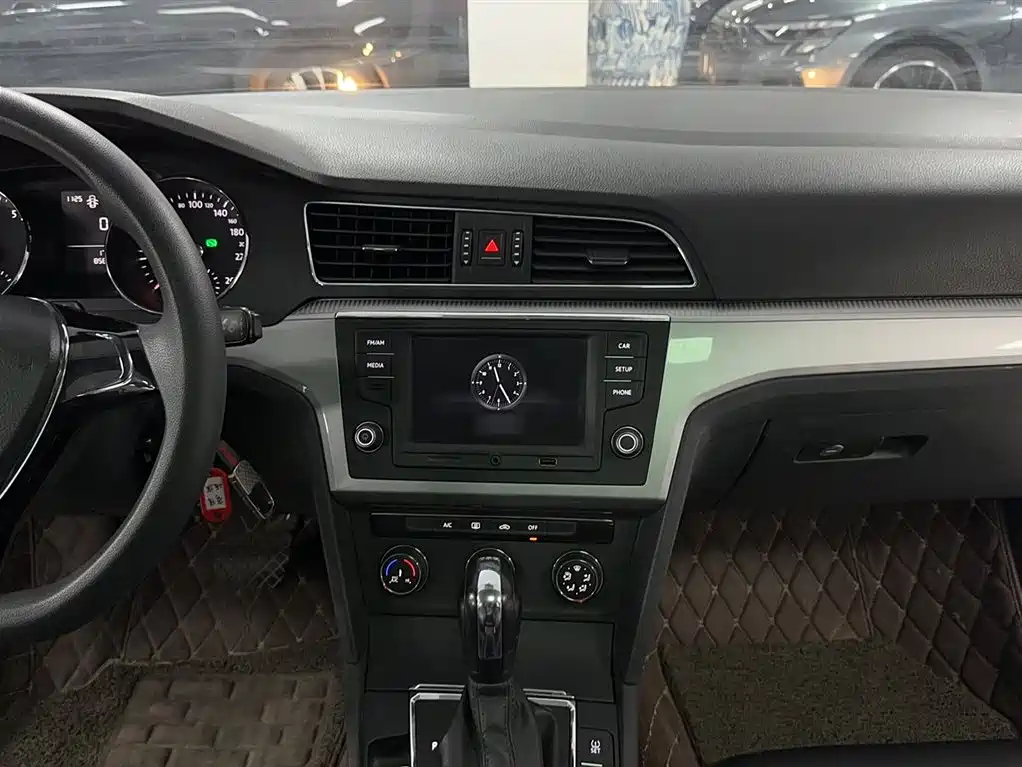 Volkswagen Lamando 2017 230TSI DSG Trend Edition фото 5