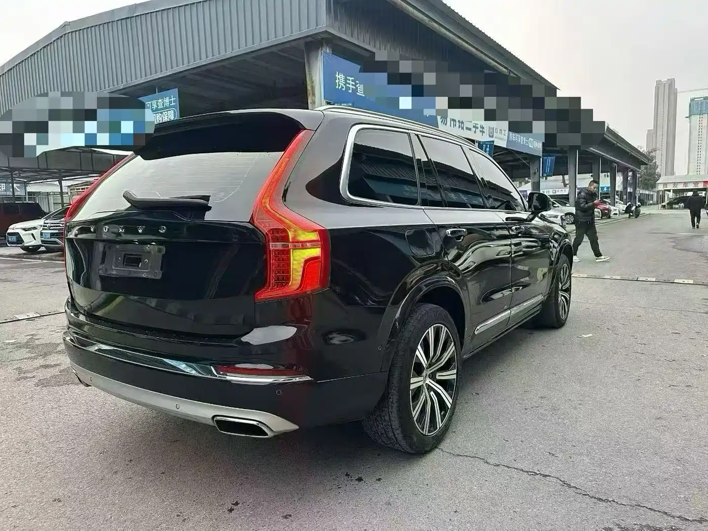 VOLVO XC90