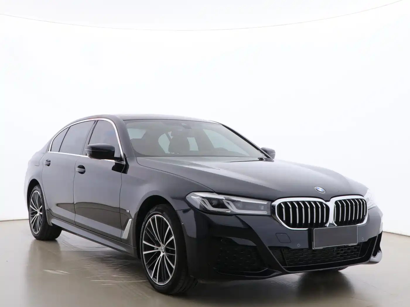 BMW 5 Series 2023 530Li Leading M Sport Package фото 3