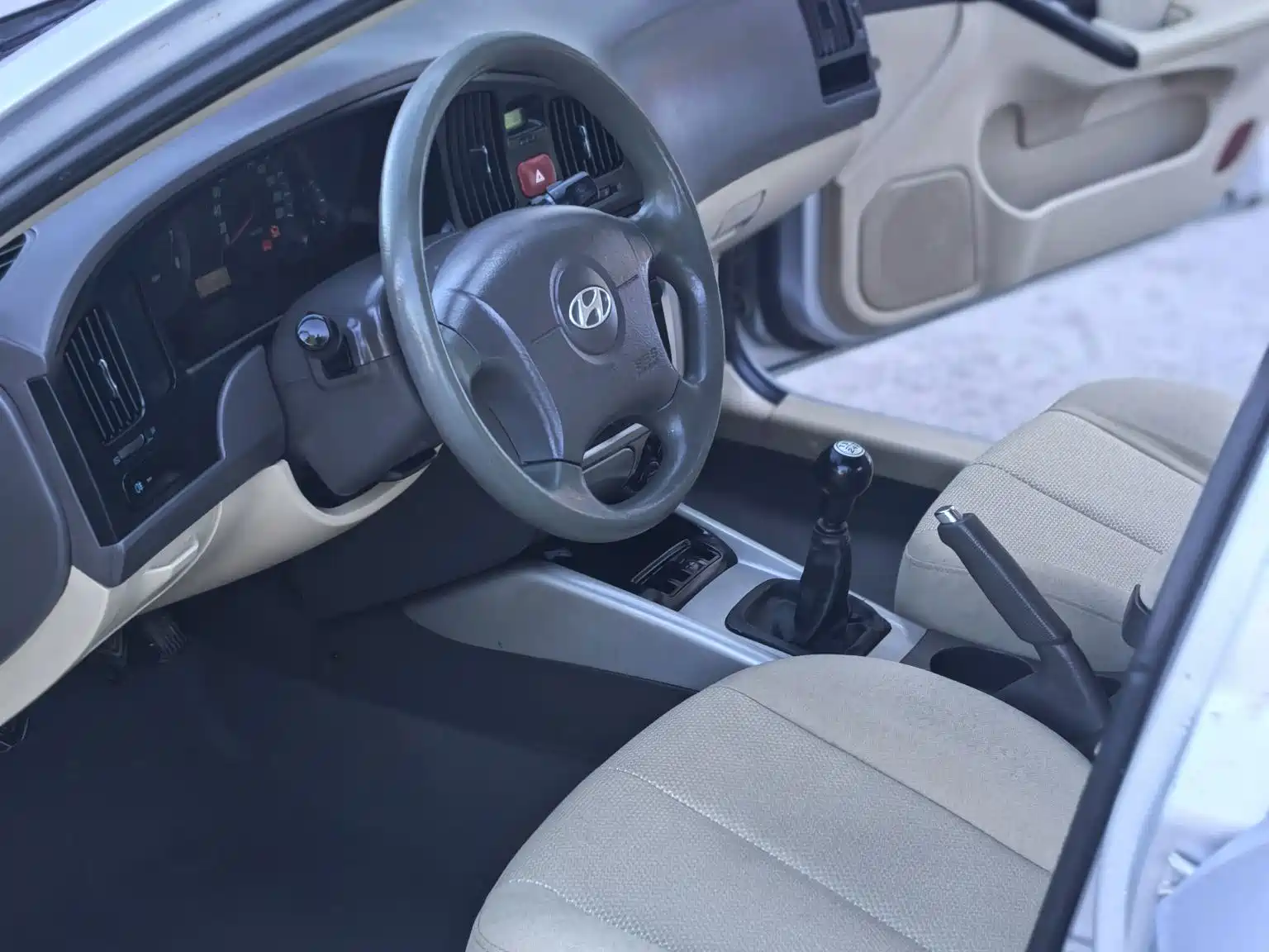 Photo 10 - Hyundai Elantra