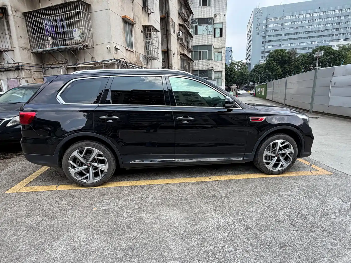 Photo 6 - Hongqi HS7