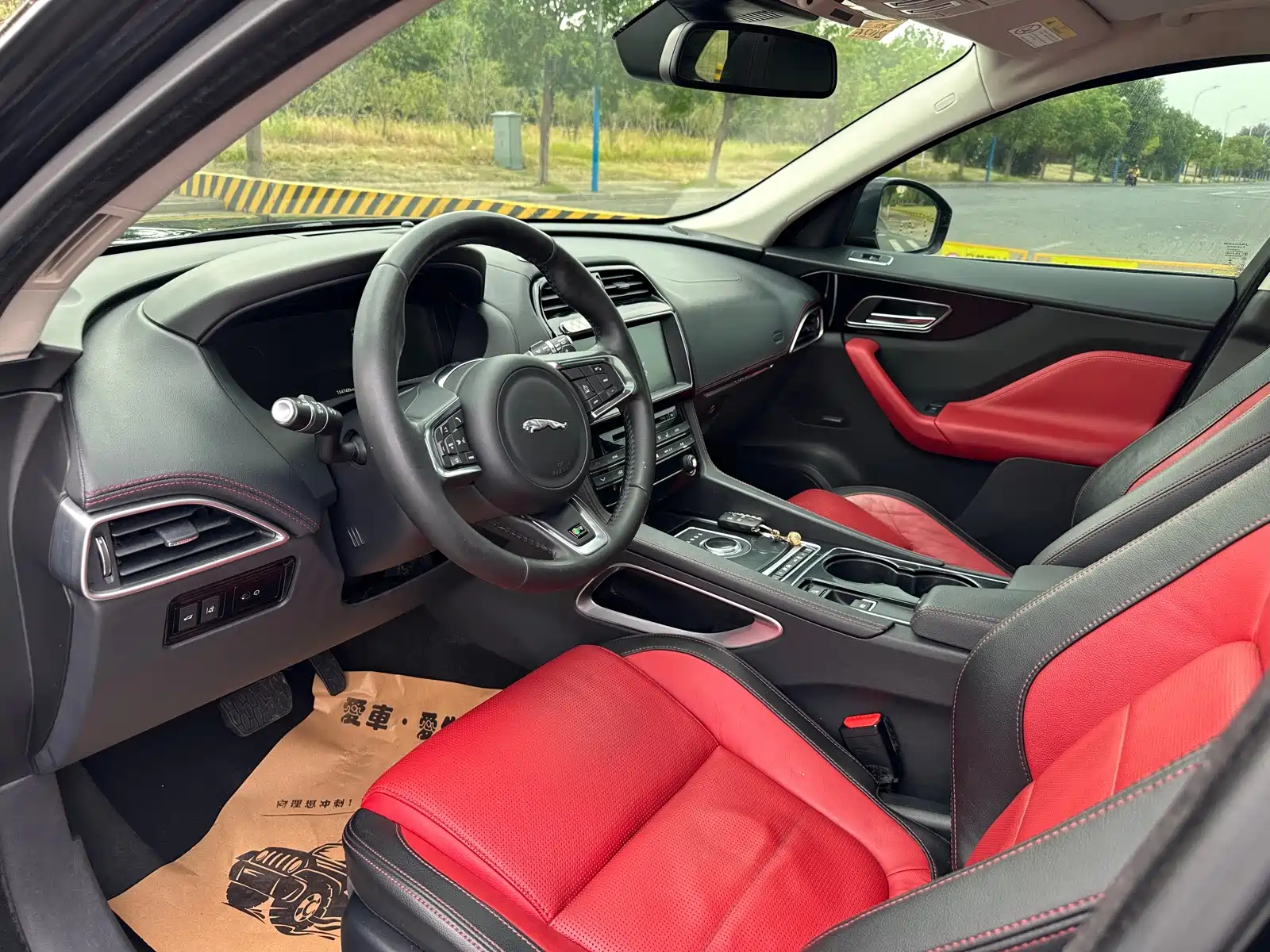 Фото 13 - Jaguar F-PACE