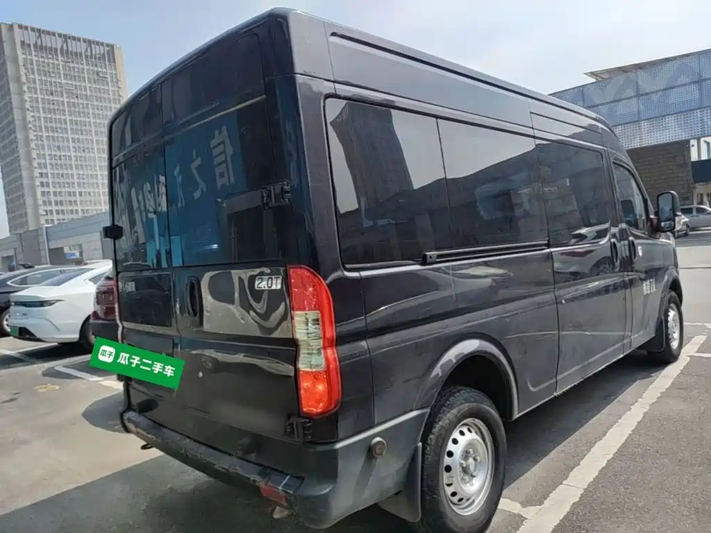 Dongfeng Yufeng Yufeng 2023 2023 V9+ 2.0T Manual FWD Multi-purpose Medium Wheelbase Medium Roof 7/8/9 Seater