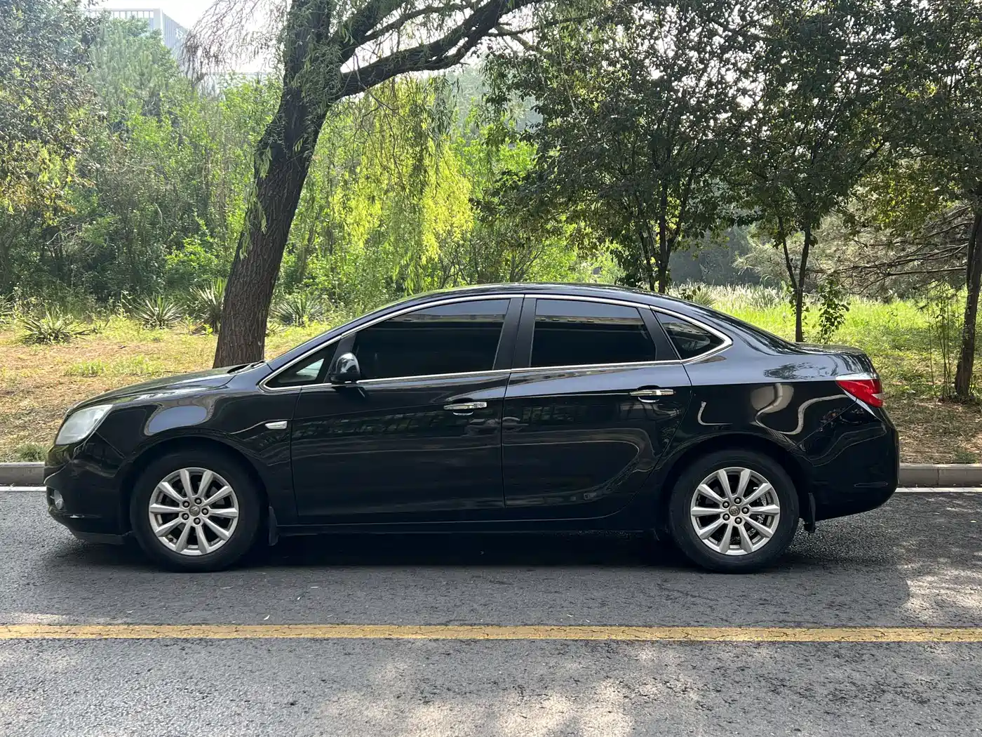 Buick Excelle 2013 Model GT 1.6L Manual Progressive фото 3