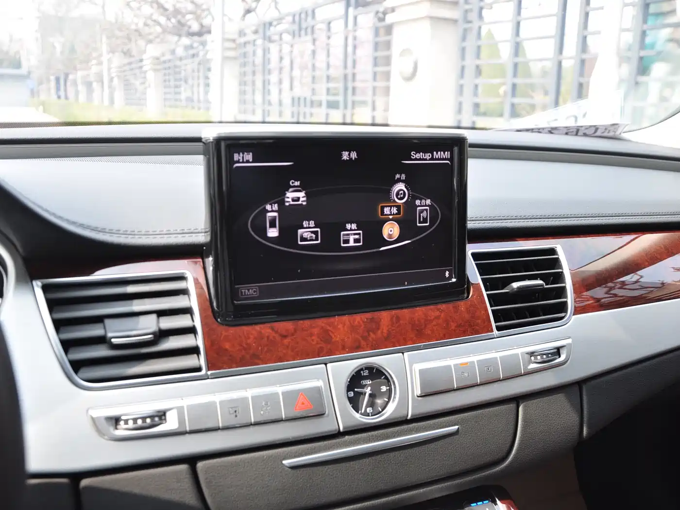 Audi A8 2011 A8L 3.0 TFSI quattro Premium (245kW) фото 10