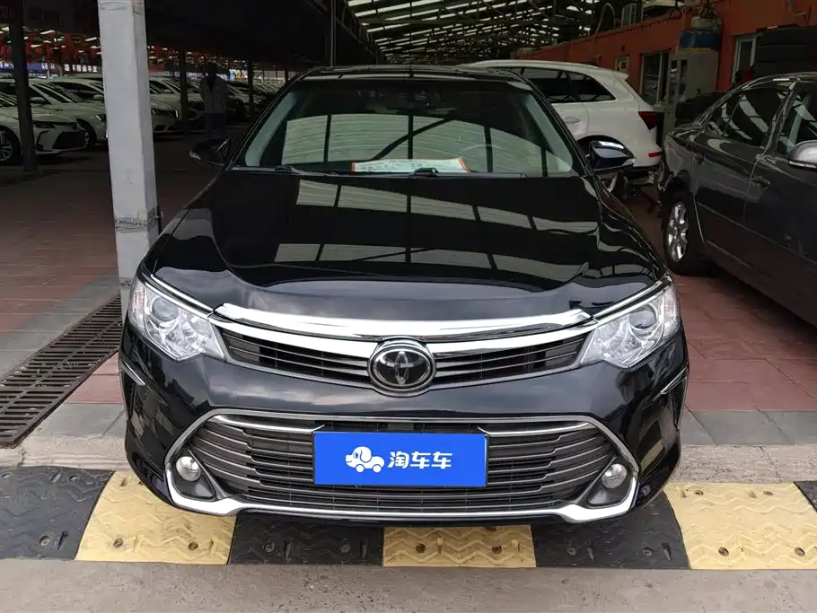 Toyota Camry 2016 2.0E 10th Anniversary Elite Edition фото 2