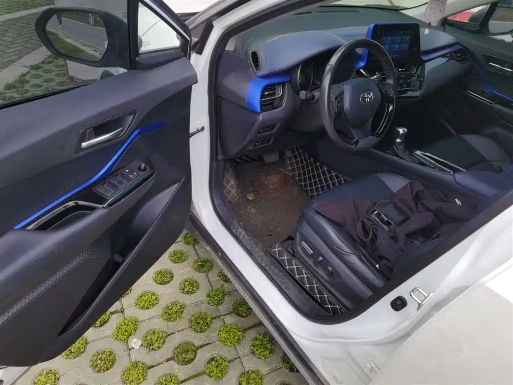 Toyota C-HR 2021 2.0L Luxury Edition фото 14