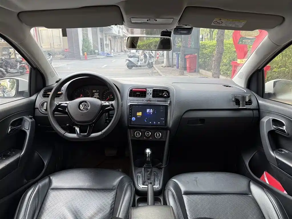 Volkswagen Polo 2016 1.4L Automatic Trend фото 5