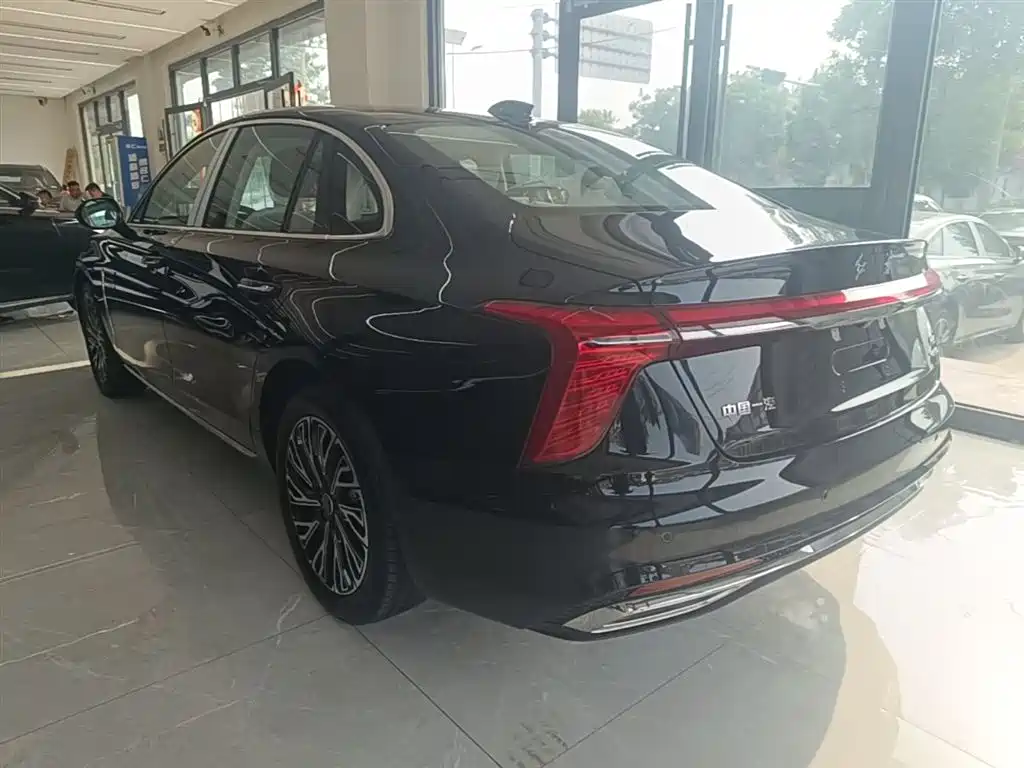 Hongqi H5 2025 2.0T Automatic Flag Celebration 500,000 Units Anniversary Edition фото 5