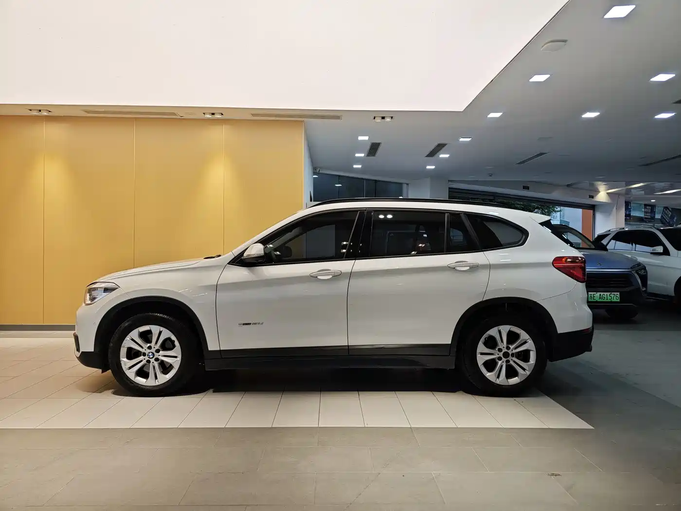 BMW X1 2016 sDrive18Li Premium Model фото 6